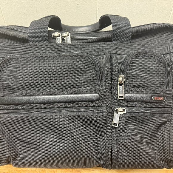 TUMI Expandable Deluxe Portfolio Bag with Shoulder Strap and Shacke Padding 🔥🔥